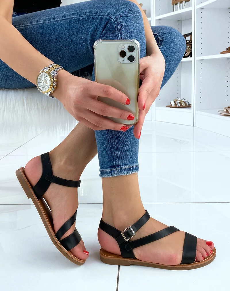 Nu-pieds noirs à brides asymétriques