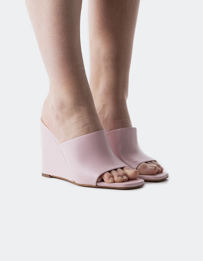 Minerva Light Pink Leather