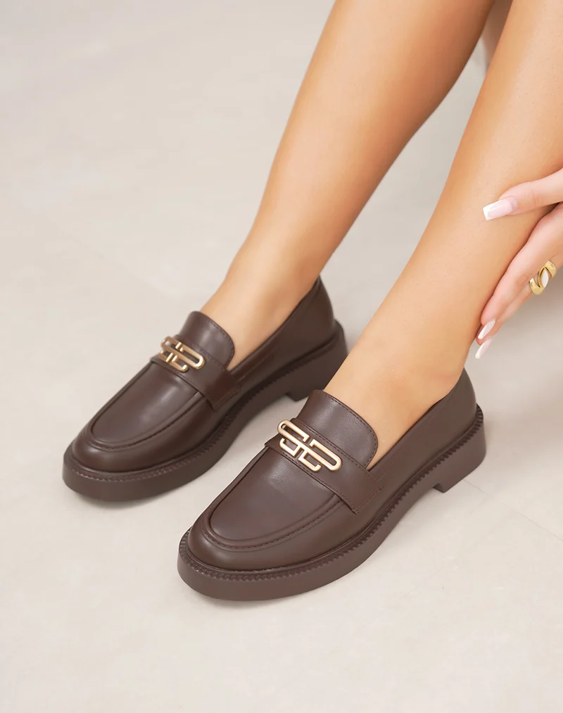 Mocassins marron à bijou doré