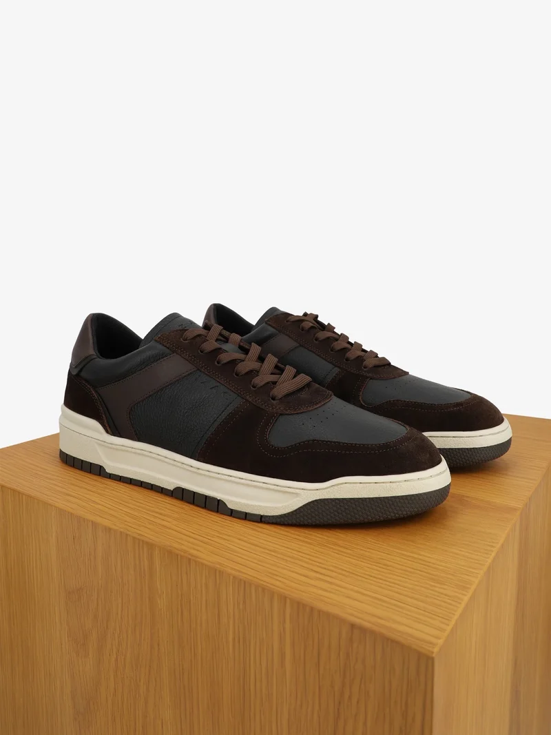 Baskets en cuir marron