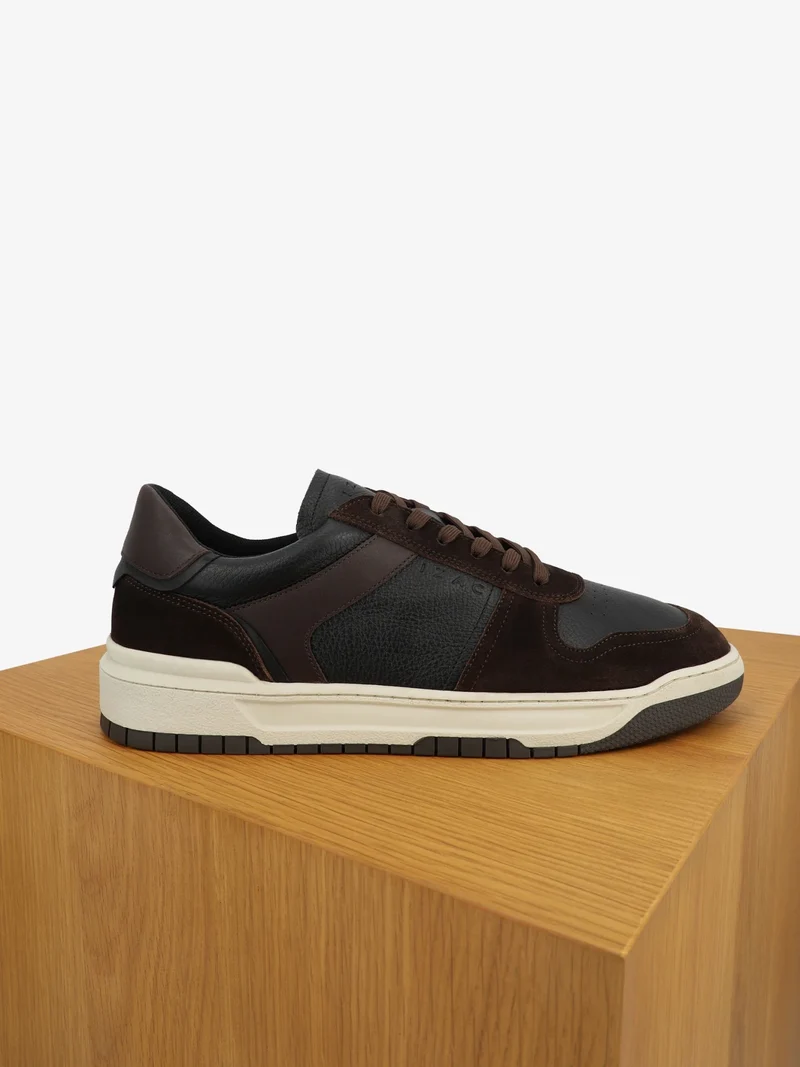 Baskets en cuir marron