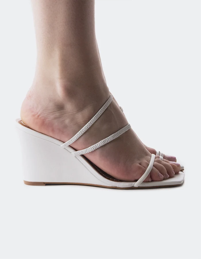 Karavi White Leather