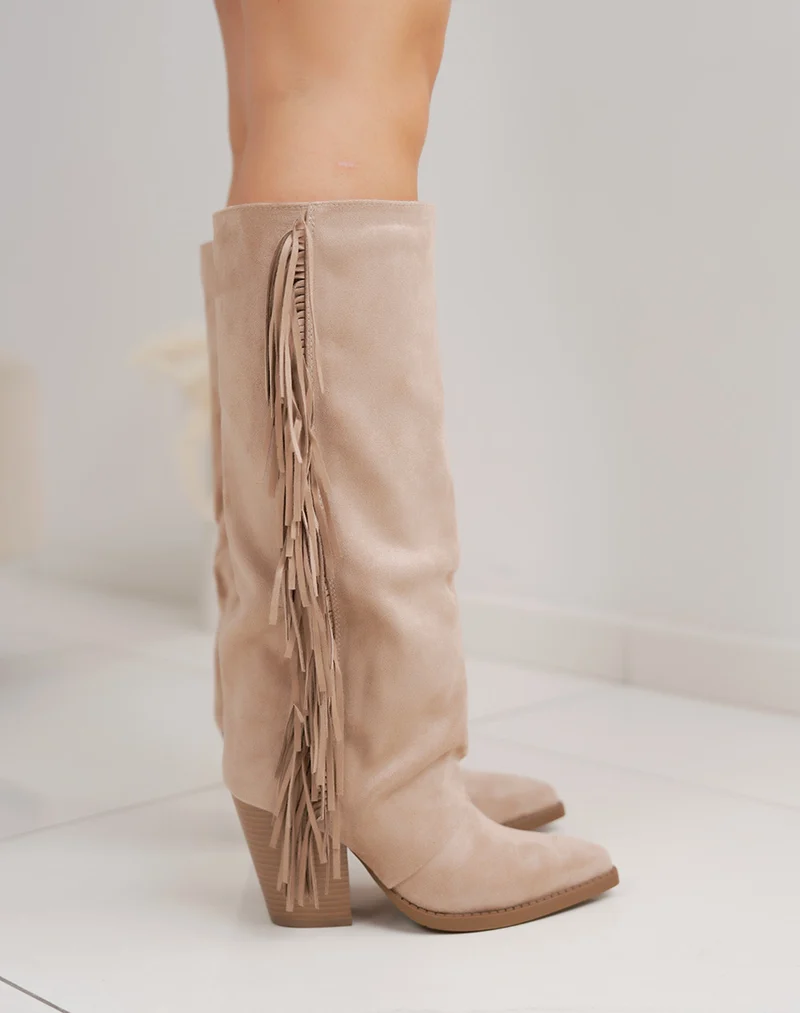 Bottes femme taupe tendance en suédine avec franges, talon carré et bout pointu