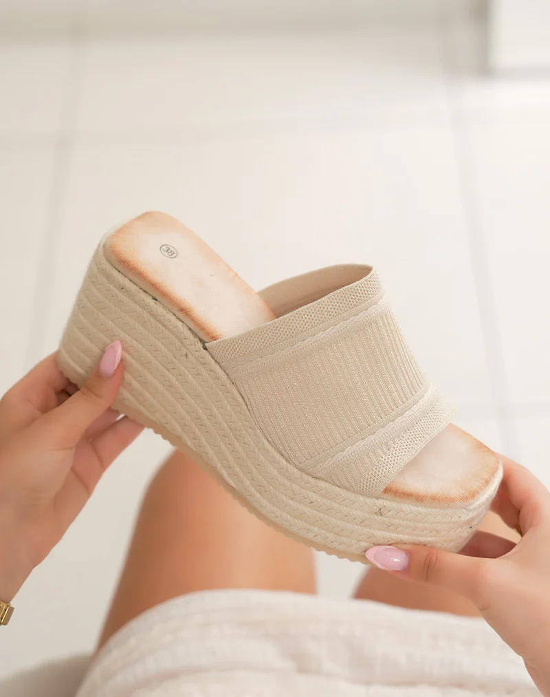 Mules femme beiges compensées élégantes avec semelle effet tissé