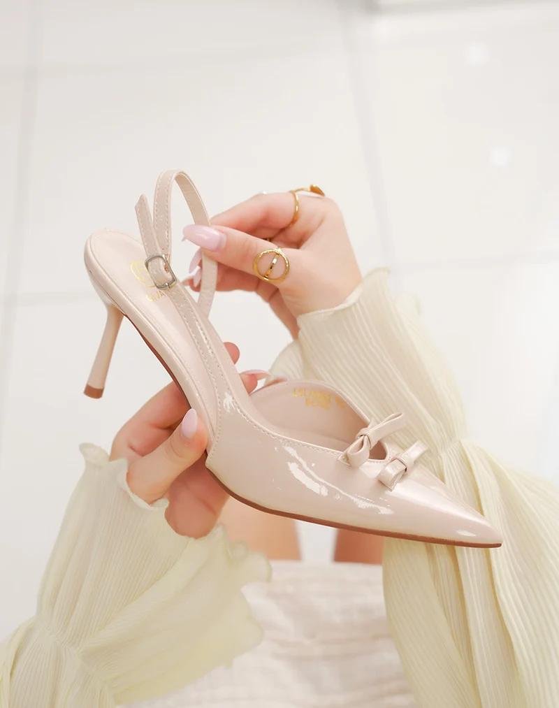 Escarpins femme beige vernis élégants à petits nœuds et bout pointu