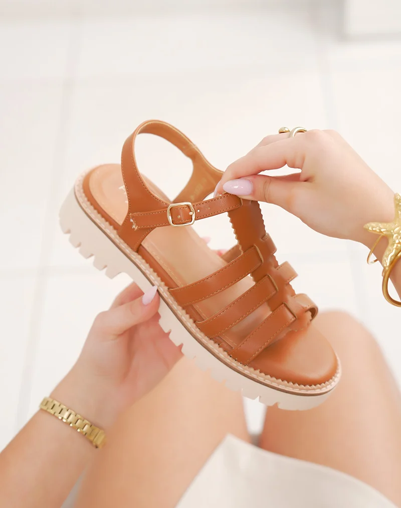 Nu-pieds femme camel FINDLAY à brides fines et semelle crantée beige clair