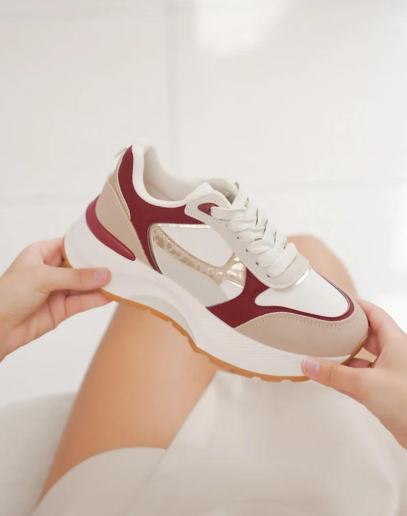 Basket femme beige épaisse tendance avec empiècements bordeaux et léopard brillant