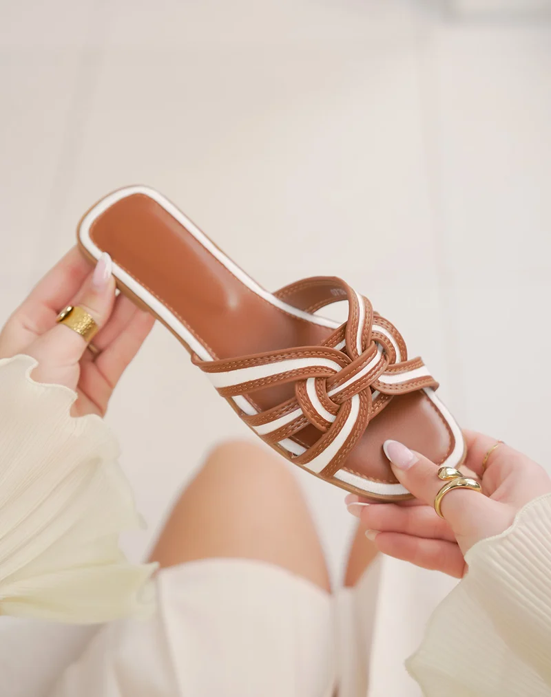 Mules femme camel et blanches tissées avec brides entrelacées
