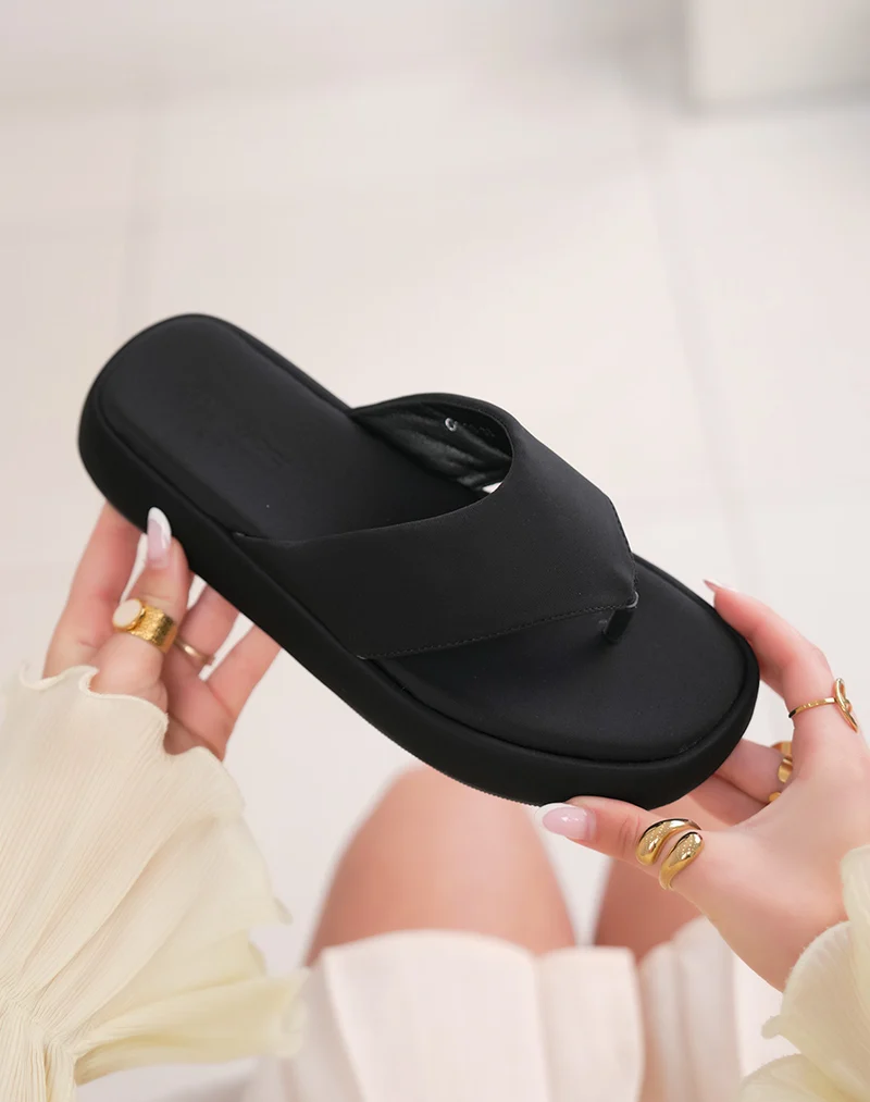 Tongs femme noir tendance à plate-forme épaisse