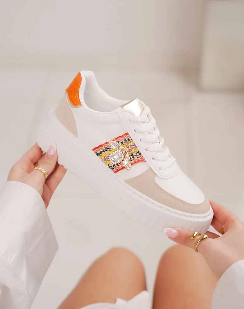 Baskets femme blanches et orange à bijou abeille et détail osier multicolore