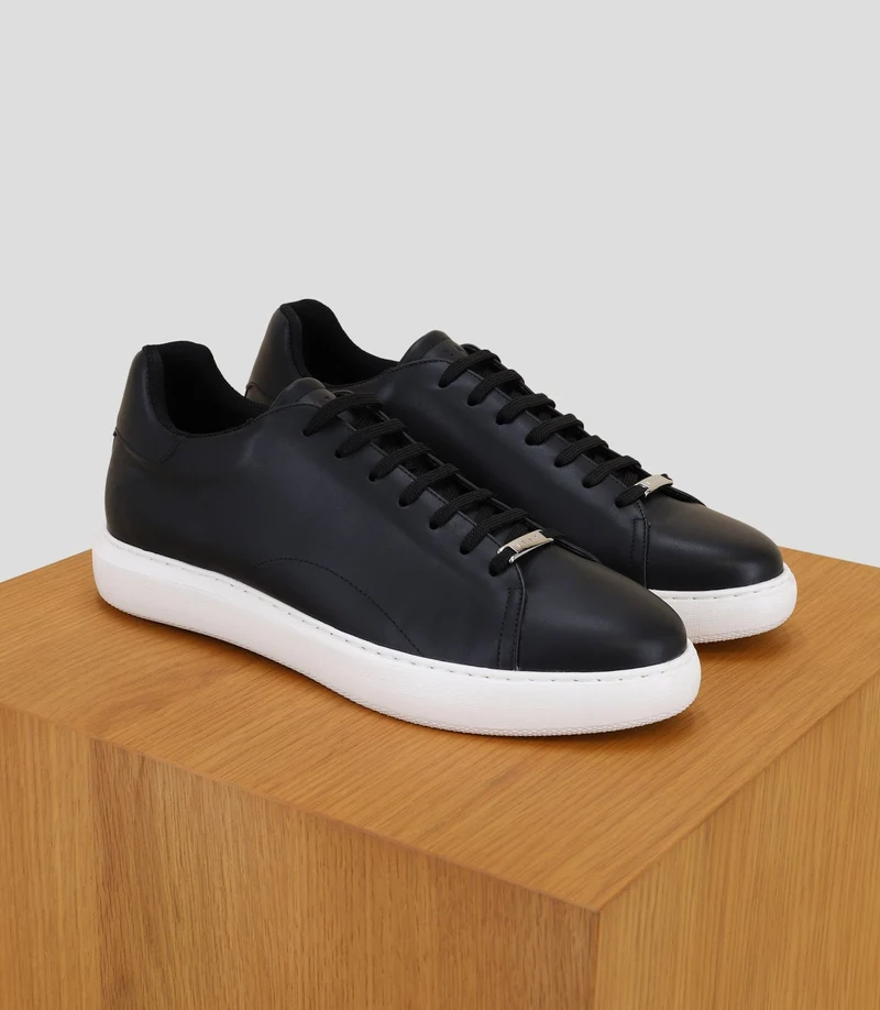 Basket en cuir noire