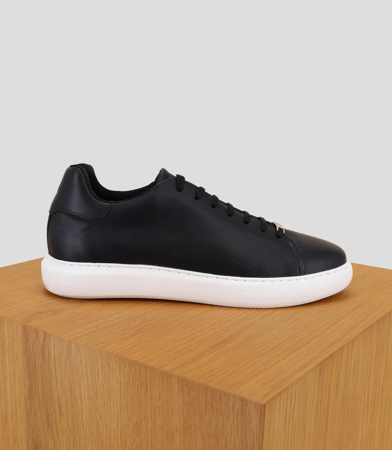 Basket en cuir noire
