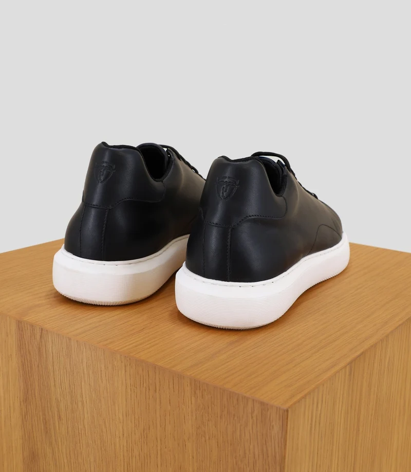 Basket en cuir noire