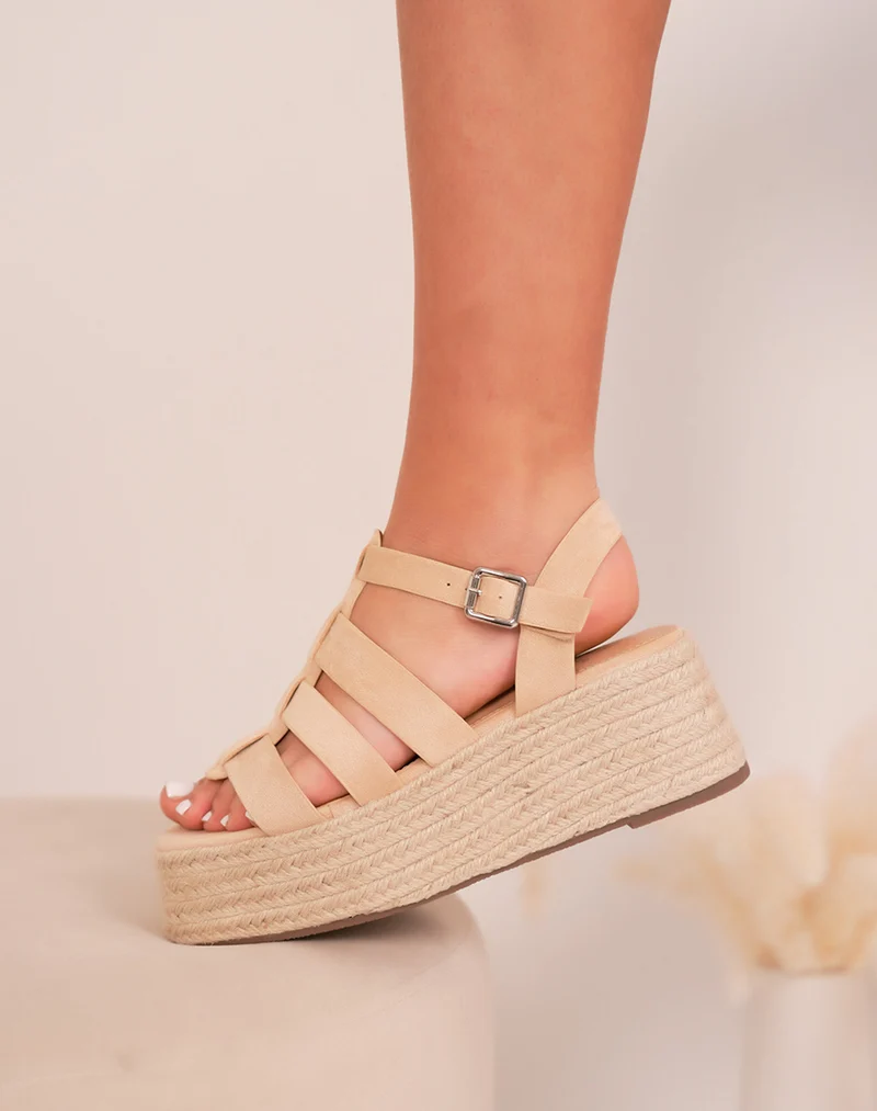 Sandales compensées femme beige en suédine avec multiples brides et semelle effet corde