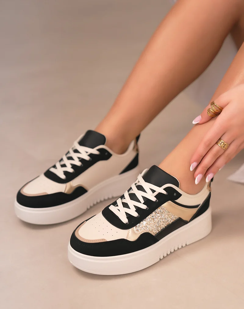 Baskets femme beiges et noires tendance avec paillettes dorées et détails léopard