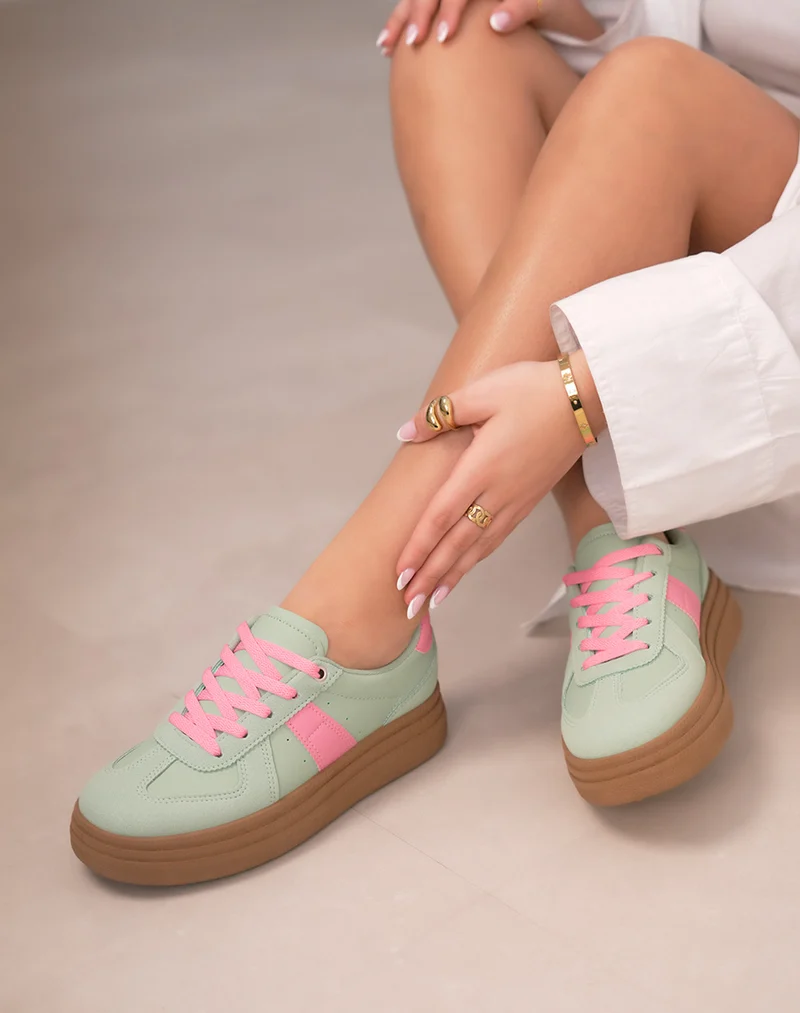 Baskets femme vertes tendance à triple plate-forme camel et détails rose pastel