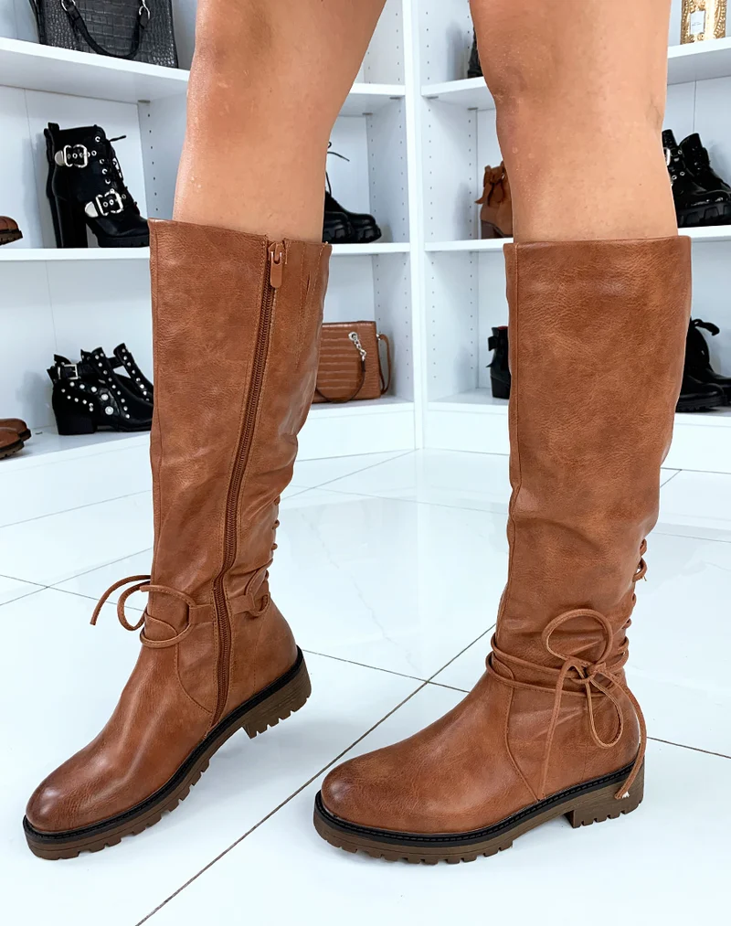 Bottes camel en similicuir avec lacets intégrées