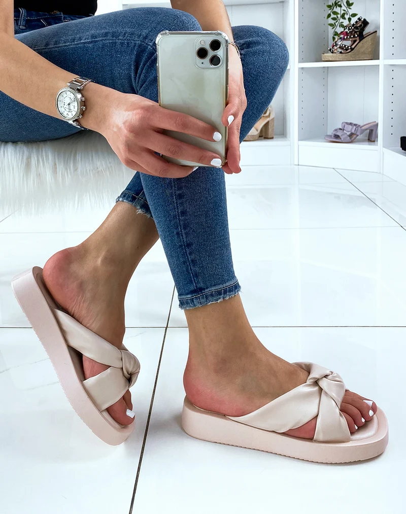 Nu-pieds beige à brides larges rembourrées