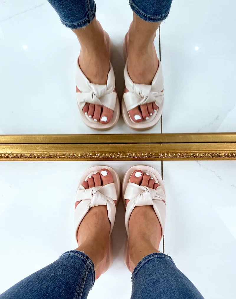 Nu-pieds beige à brides larges rembourrées