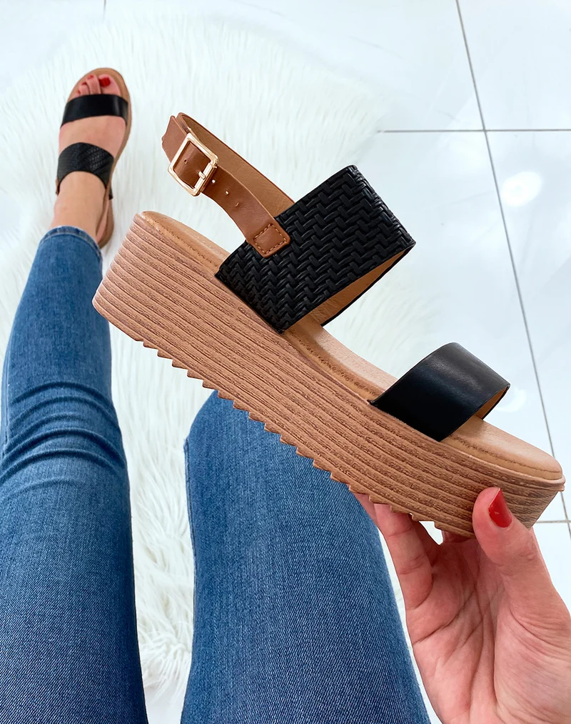 Nu-pieds compensés noirs et camel