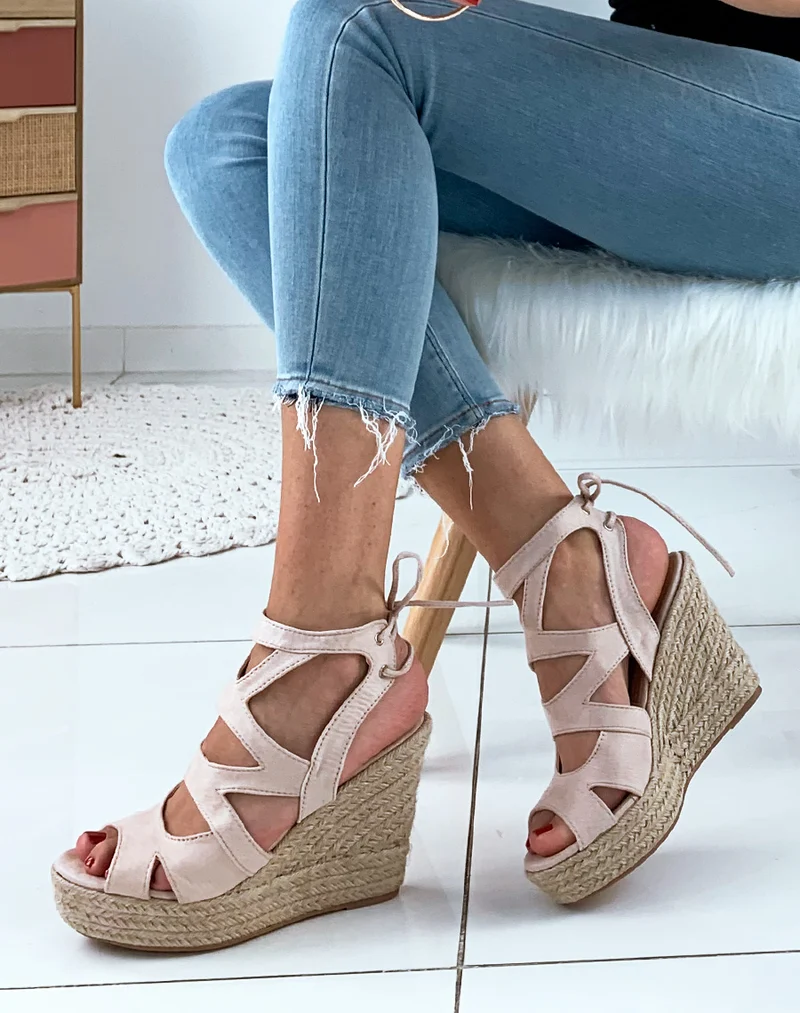 Compensés en suédine beiges à multiples brides et lacets