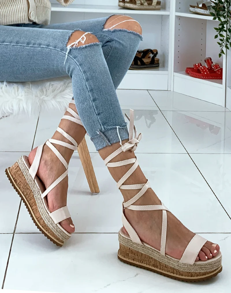 Sandales compensées beiges à lacets