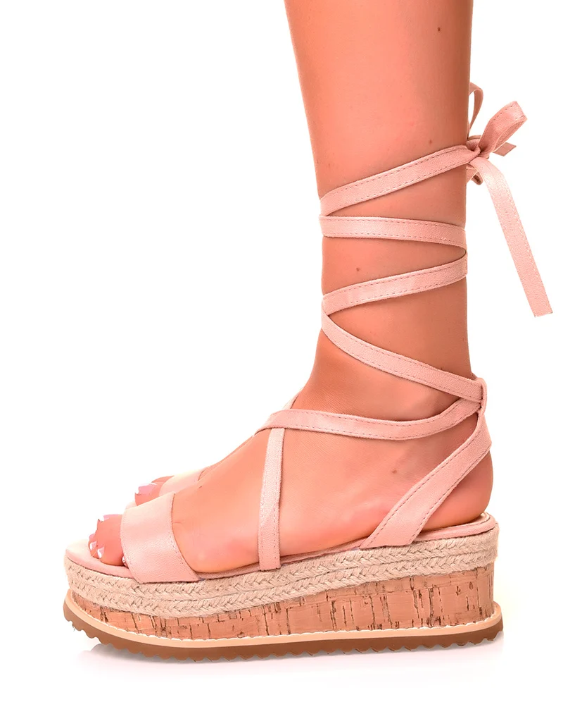 Sandales compensées en suédine rose à lacets