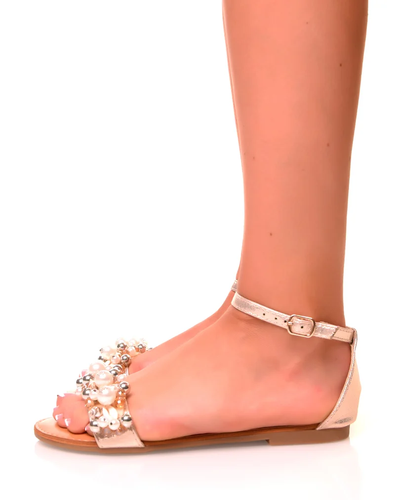 Nu-pieds dorés à détails perlés et coquillages