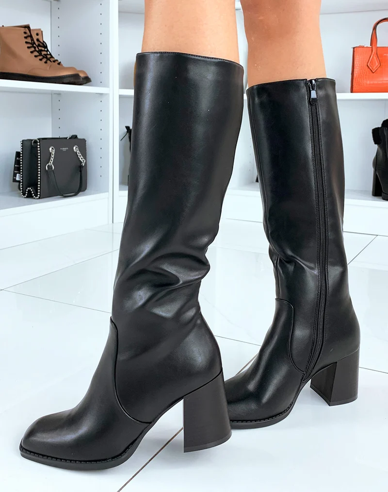 Bottes noires à bout carré