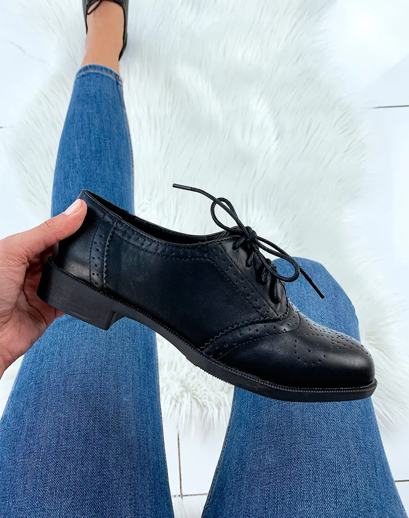 Derbies noires surpiquées à lacets