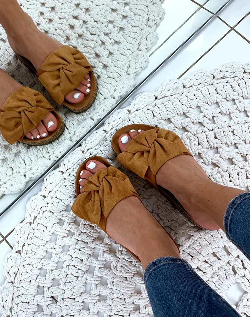 Mules camel en suédine à gros nœud