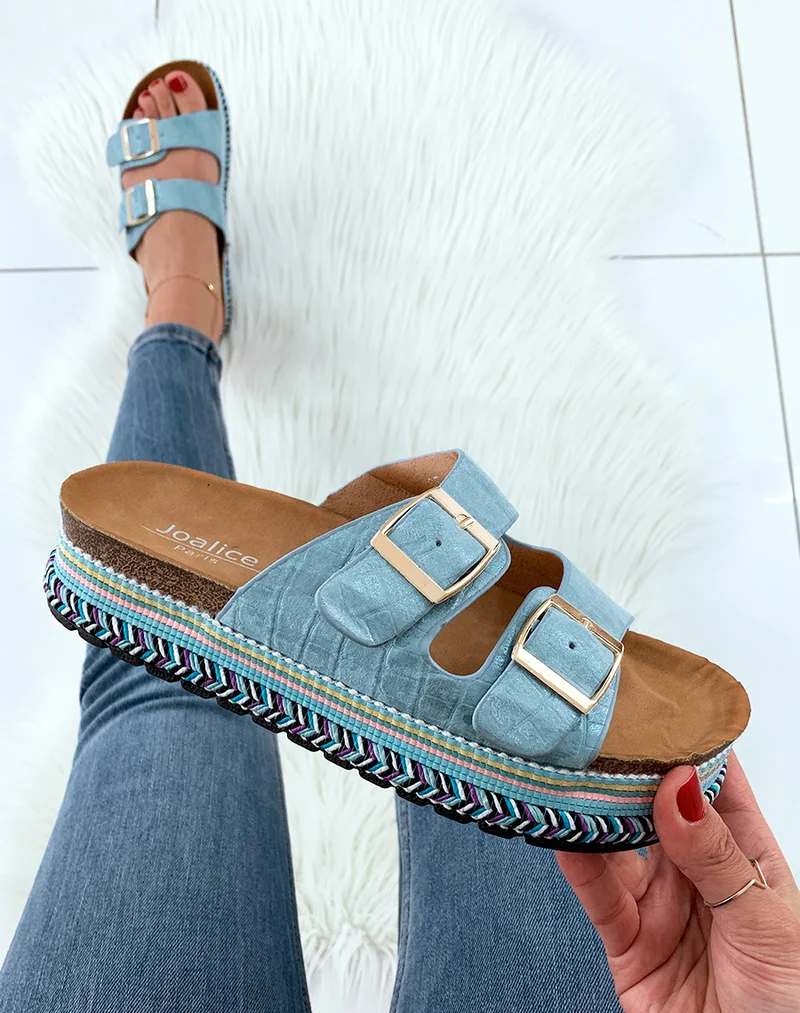 Nu-pied bleu à semelle plateforme style ethnique