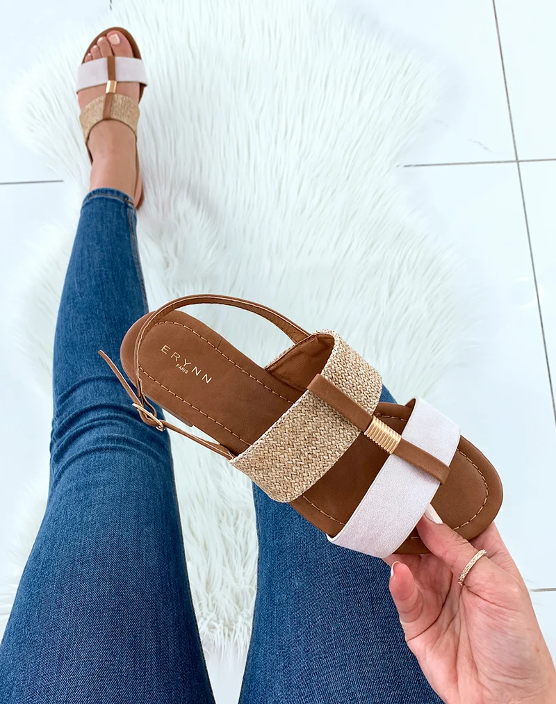 Nu-pieds beiges et en osier tressé