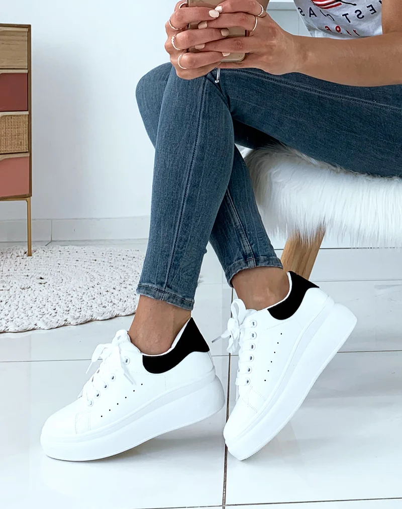 Baskets blanches unies à semelle plateforme épaisse