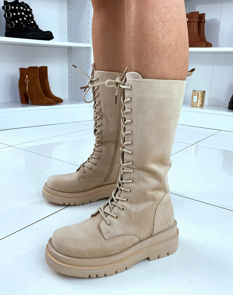 Bottes beiges en suédine hautes à lacets