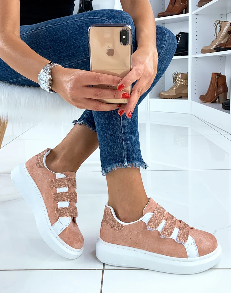 Baskets en suédine rose avec scratchs à plateforme