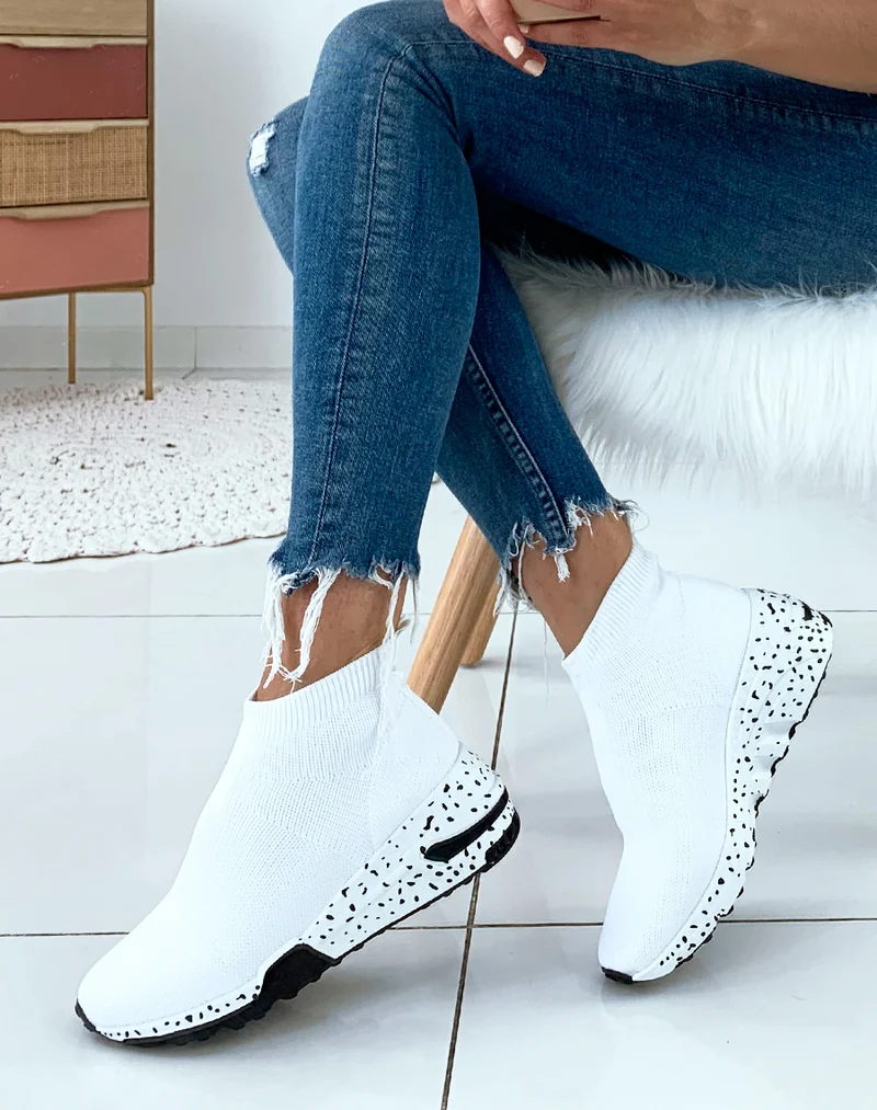 Baskets blanches en forme de chaussettes à semelles fantaisies