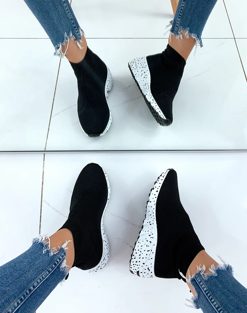 Baskets noires en forme de chaussettes à semelles fantaisies