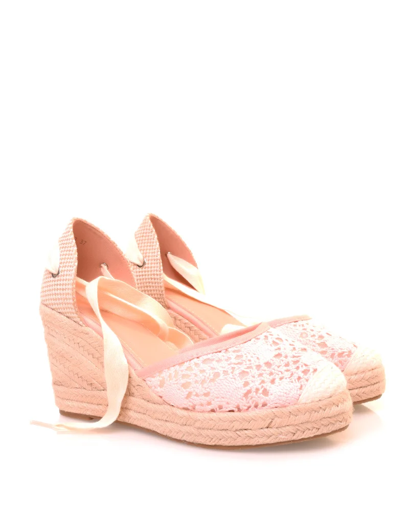 Espadrilles à talons compensés en dentelle rose à lacets
