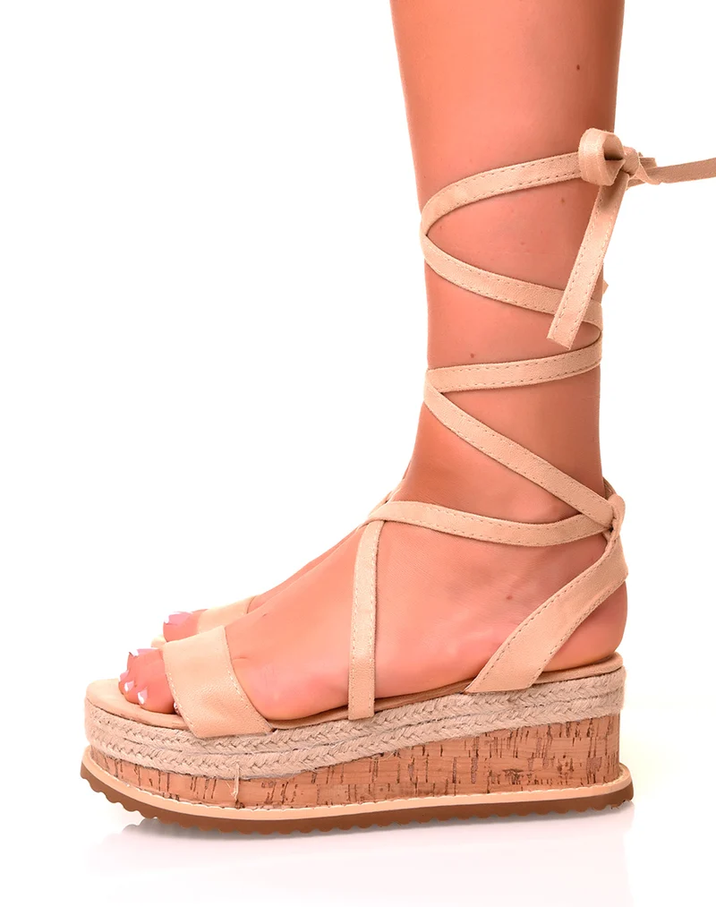 Sandales compensées en suédine beige à lacets