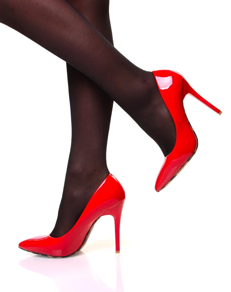 Escarpins rouges vernis à talon aiguille