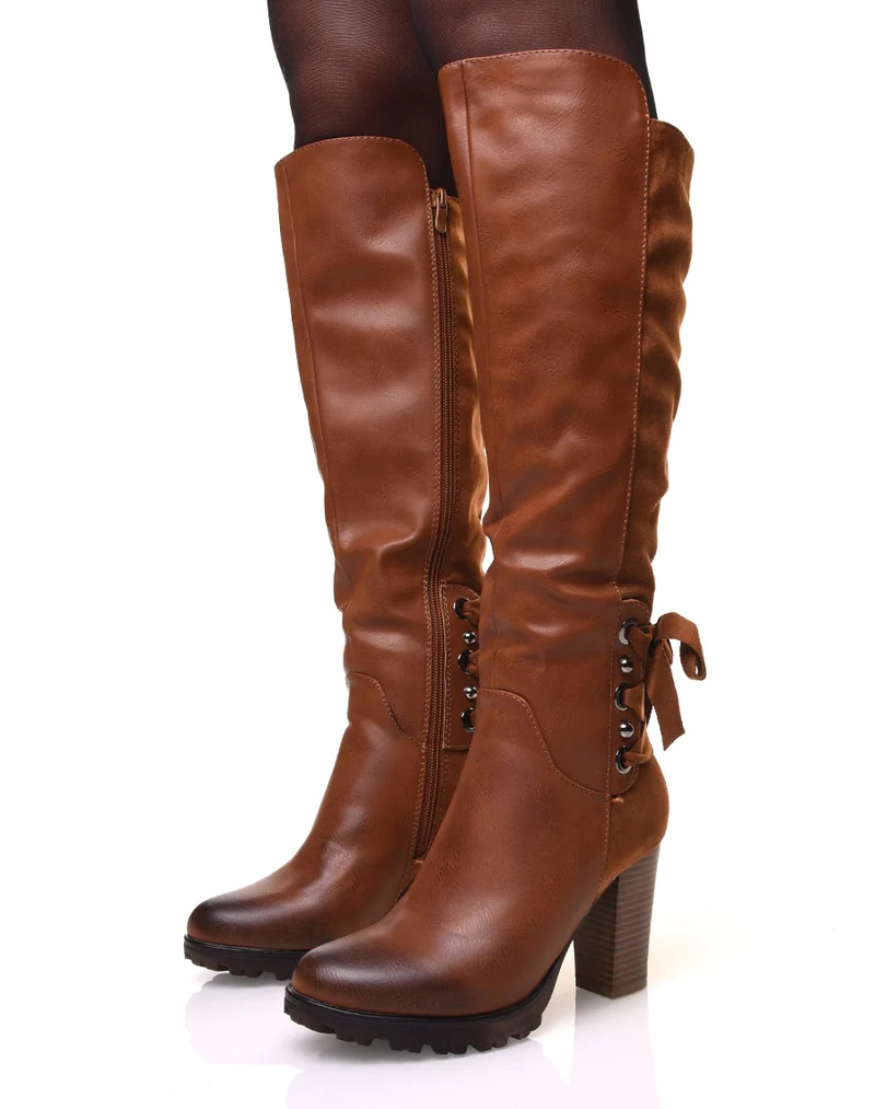 Bottes camelles bi-matière à talons et lacets en suédine
