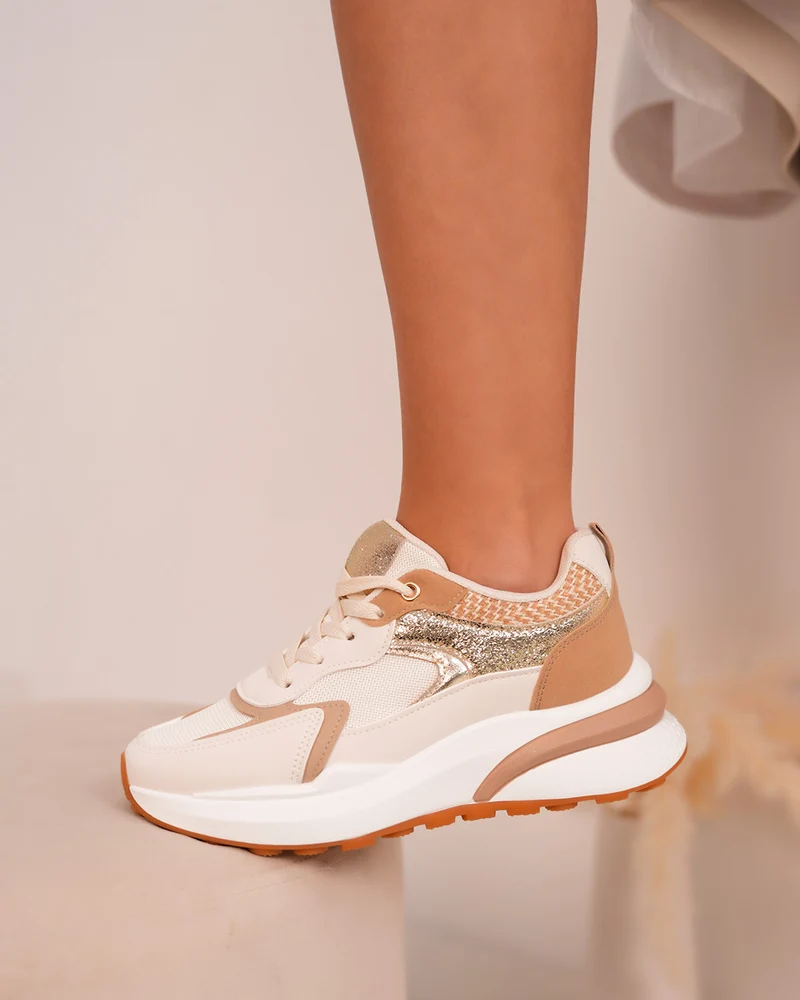 Basket femme blanche et beige avec détails dorés et motif tissé - Semelle épaisse crantée