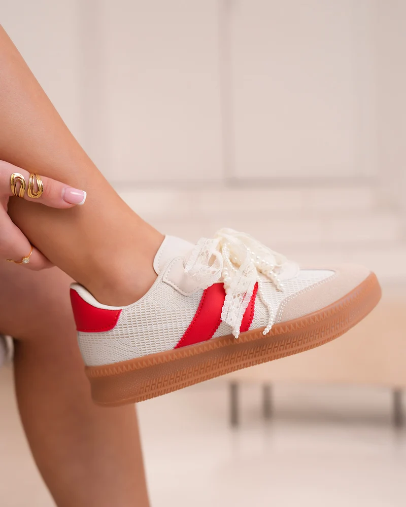 Basket femme blanche et rouge avec dentelle, perles et semelle marron
