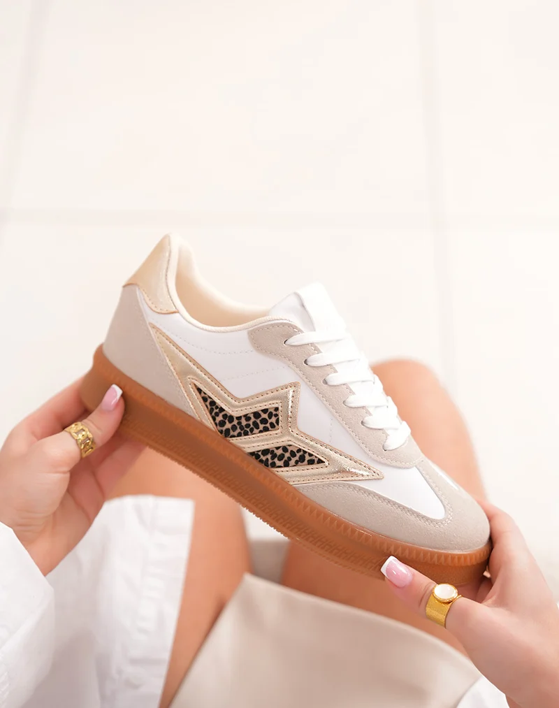 Baskets femme en suédine beige avec détails dorés et effet animal