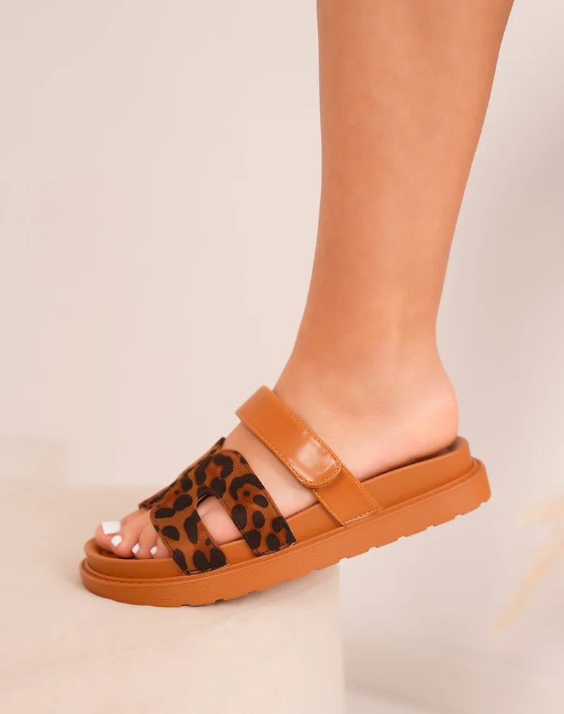 Mules femme camel en suédine avec bride effet léopard et scratch ajustable tendance