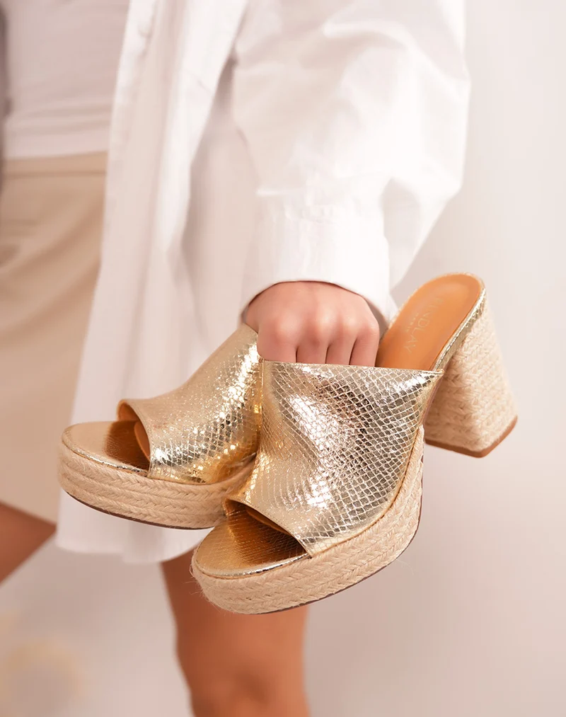 Mules FINDLAY femme dorées effet croco à talon épais brodé