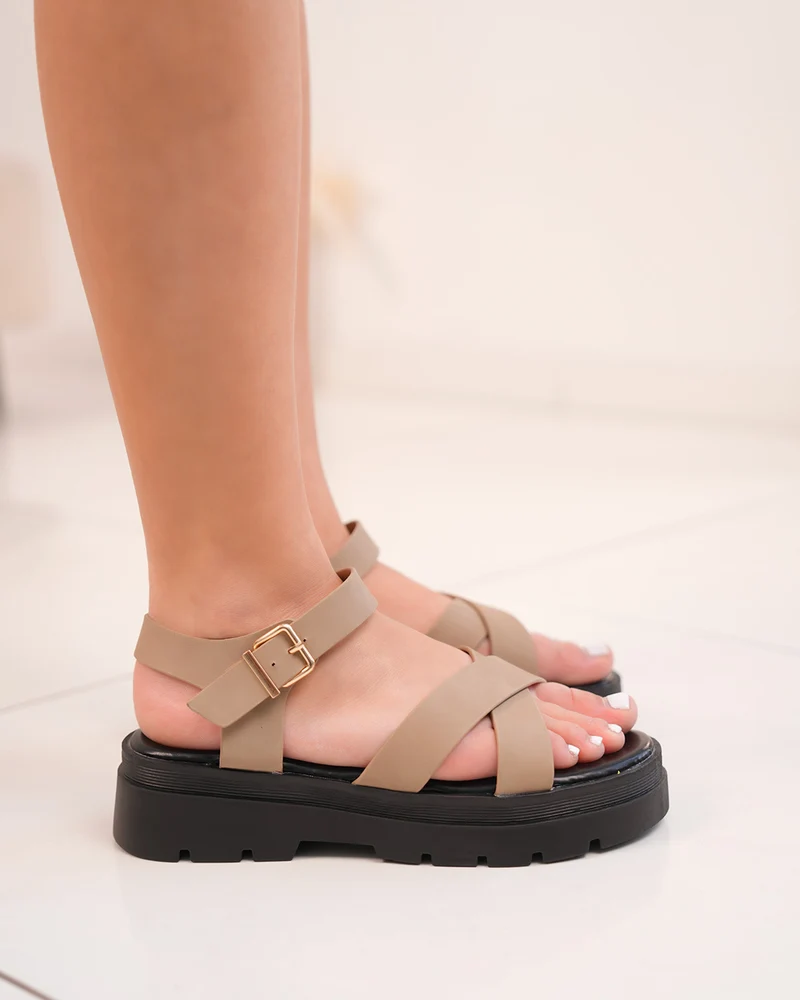 Mules femme taupe avec brides croisées et semelle crantée