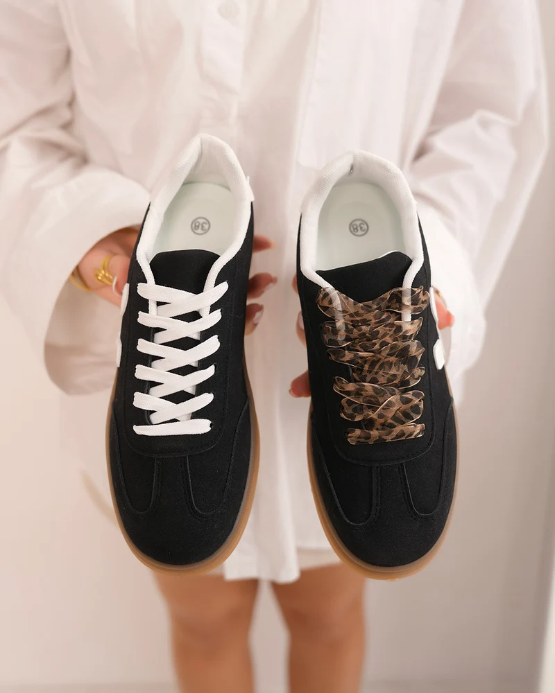 Basket femme noire en suédine avec détails blancs et semelle marron