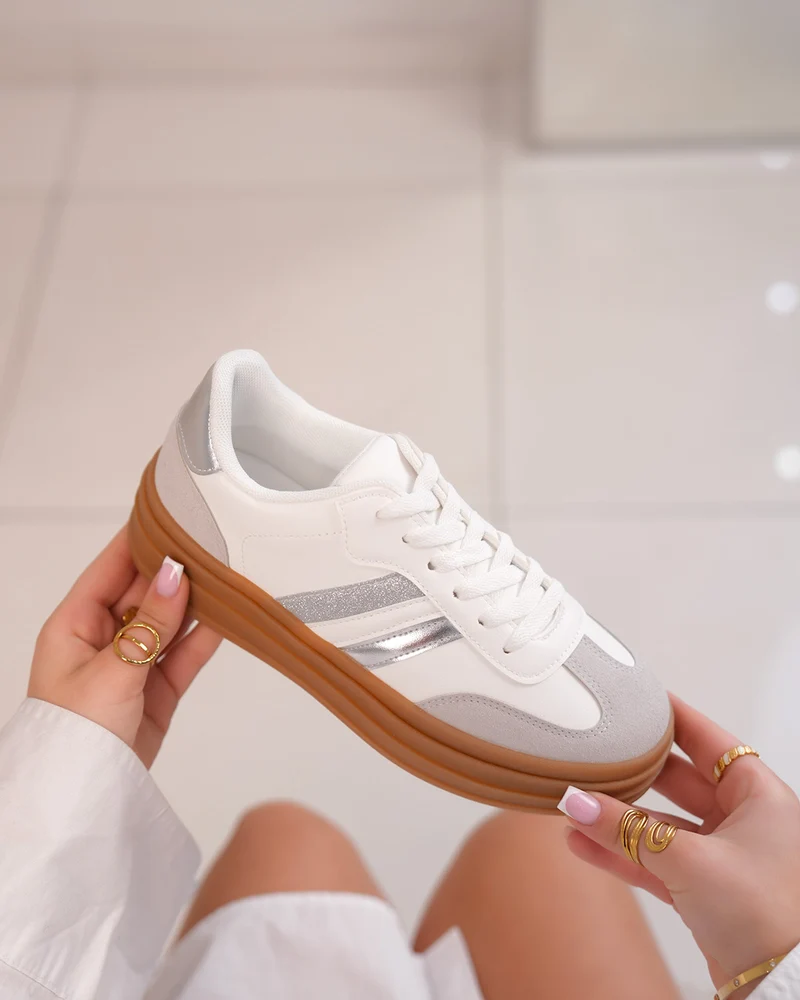 Basket femme blanche avec empiècement gris et détails argentés